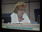 Claudine Goichon prends la parole dans l'hémicycle
