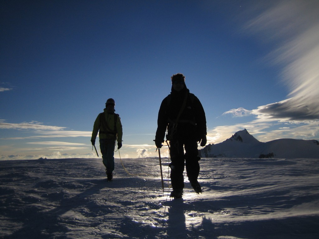 Les conditions météo n'étant pas satisfaisantes pour gravir le Mont-Blanc, les élus ont terminé la visite par une ascension du Dôme du Goûter.