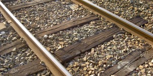 1280px-Rail_track