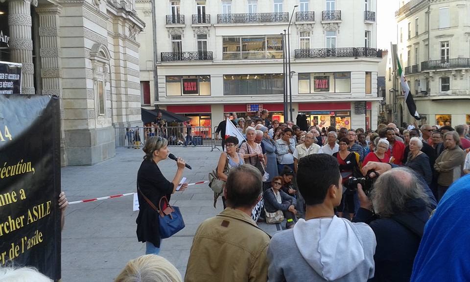 Christelle Cardet à Angers pour le rassemblement "Des ponts, pas des murs"