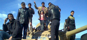 750px-People_on_a_tank_in_Benghazi2