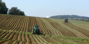 Tractors_in_Potato_Field