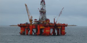 Oil_platform_in_the_North_Sea