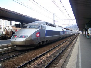 800px-TGV_Annecy-Paris_quittant_Aix-les-Bains