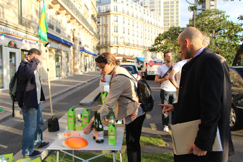 Place d'Italie les écologistes fêtent le Parking Day
