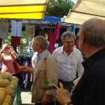 Marché de Gentilly Visite du marché. Rencontre avec les habitants, les commerçants et distribution de sachets de graines : « Semez l’espoir, faites éclore l’écologie ».