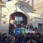 17.10-Manifestation-de-lyceens-contre-l-expulsion-de-Leonarda-devant-le-lycee-Charlemagne-a-Paris.-930620_scalewidth_630