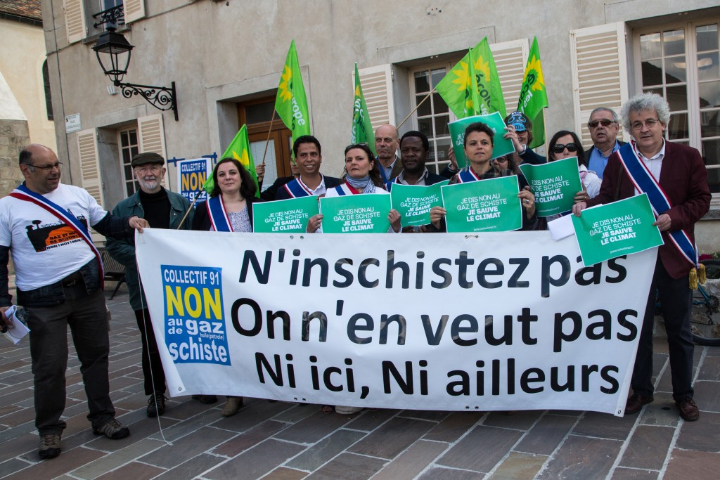 Rassemblement Anti-gaz de schiste a Vert-le-Grand, le vendredi 22 mai 2015.