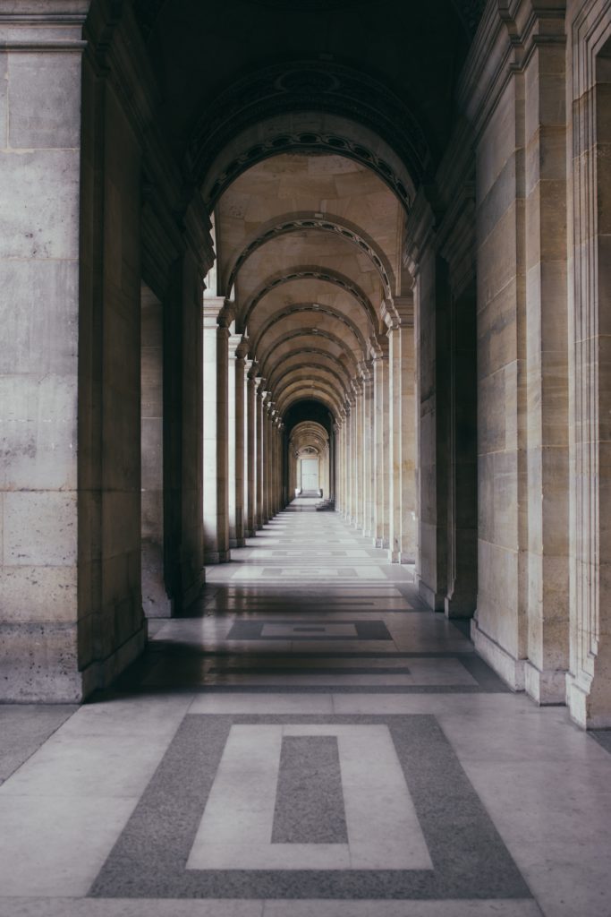 Contre allée du Louvre