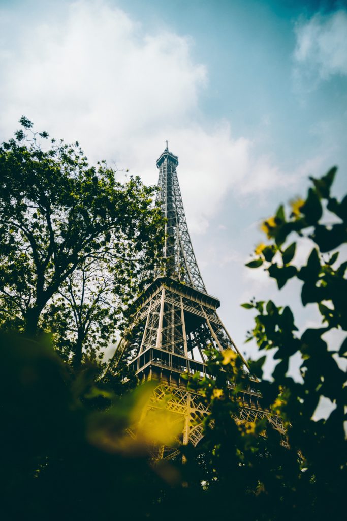 Tour Eiffel en contre plongé