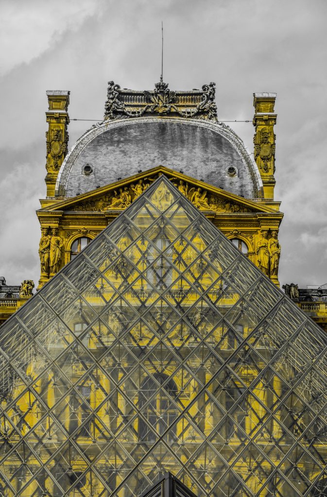 La pyramide du Louvre à Paris